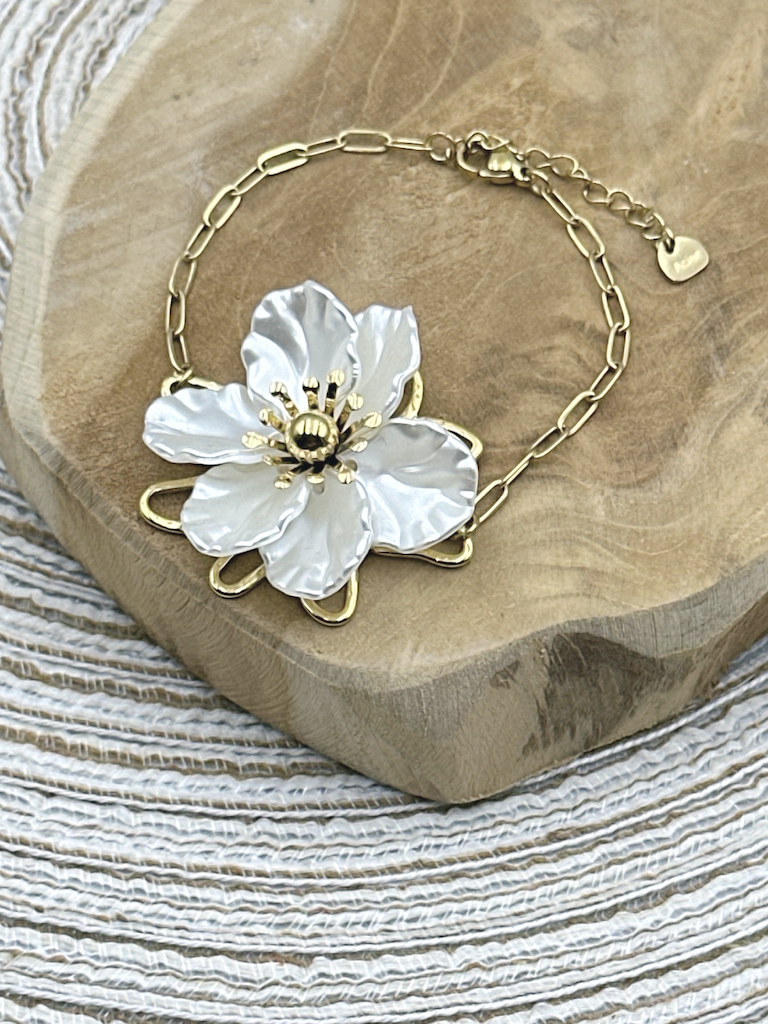 White lotus armband