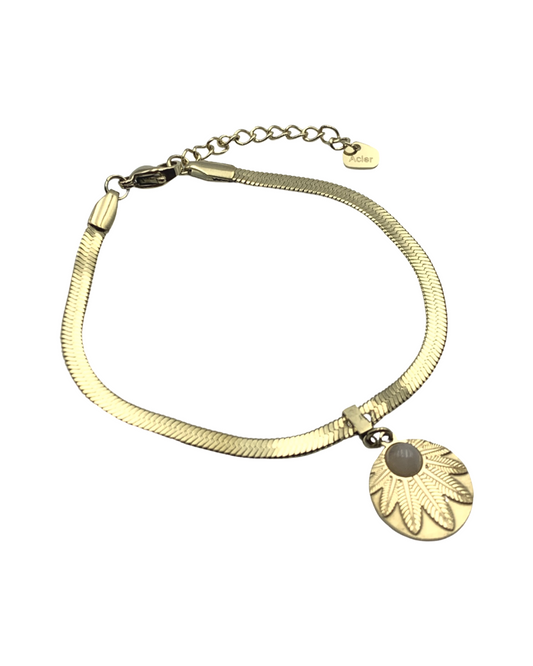 Amulet leaf armband