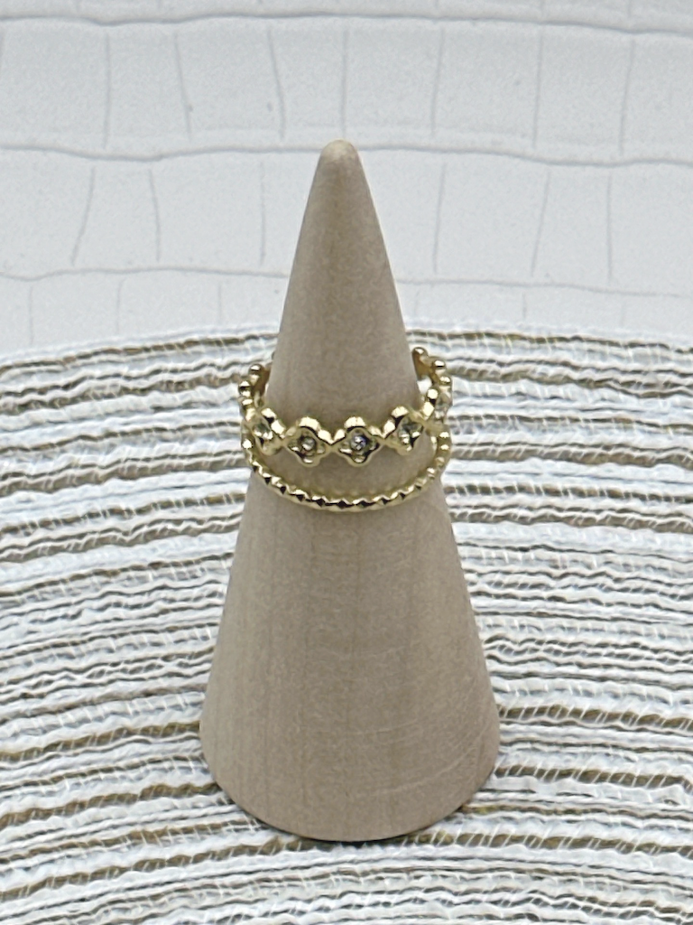 Sparkle clover ring
